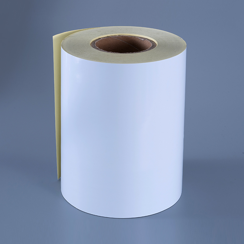 Samoljepljiva naljepnica od sjajnog bijelog poliesterske folije od 50 mikrona s uklonjivim ljepilom, otporna na alkohol i visoke temperature